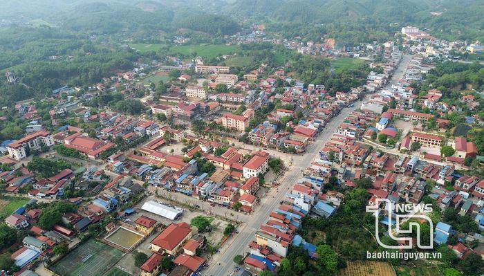 Trung tâm huyện Định Hóa hôm nay dần mang dáng dấp một đô thị hiện đại. Ảnh: Thị trấn Chợ Chu có diện tích tự nhiên gần 4,5 km2, với 1916 hộ dân.
