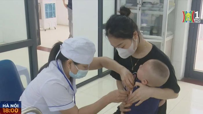 Nếu trẻ nhỏ tiêm đủ 2 mũi cơ bản vắc xin sởi trước 2 tuổi là phòng chống bệnh sởi an toàn.