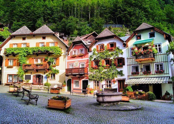 Trung Quốc xây dựng ngôi làng Hallstatt giống hệt như của nước Áo. Ảnh: Audleytravel