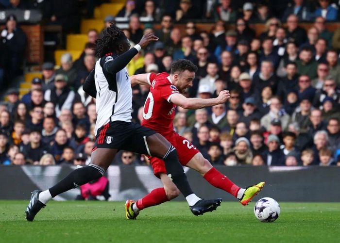 Jota (áo đỏ) ấn định chiến thắng cho Liverpool.