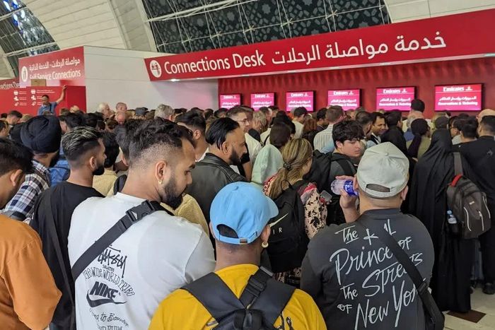  Hàng nghìn hành khách mắc kẹt do trận lũ lịch sử ở Dubai tuần qua. Ảnh: Kevin Kwong. 