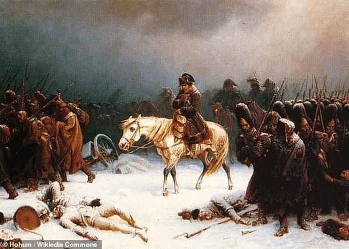 Cụ thể, khi Napoleon bắt đầu chiến dịch tấn công nước Nga, thời tiết khi đó là mùa Hè. Điều kiện thời tiết này khá quen thuộc đối với binh sĩ Pháp nên họ có thể giải quyết vấn đề gặp phải. Do đó, trong giai đoạn đầu của cuộc chiến, quân đội Pháp liên tiếp giành được nhiều thắng lợi tại Nga, giúp tiến thẳng về Moscow.