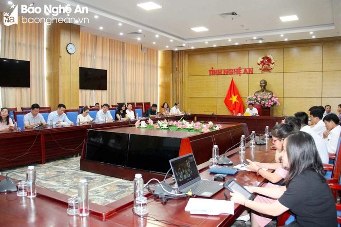  Các đại biểu tham gia hội thảo tại điểm cầu Nghệ An. Ảnh: Phú Hương 
