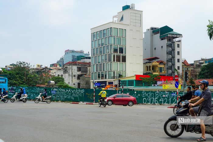 Đồng thời, yêu cầu cần tiếp tục khẩn trương đo đạc, kiểm đếm, cố gắng hoàn thành phê duyệt phương án giải phóng mặt bằng còn lại trong tháng 4/2024. Đồng thời yêu cầu Sở Xây dựng, sớm trình UBND thành phố các quyết định bàn giao nhà tái định cư, ưu tiên cho dự án này.