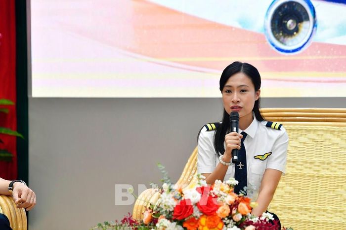 Thế hệ phi công trẻ của Đoàn bay 919 khẳng định tiếp nối truyền thống hào hùng của đơn vị. Ảnh: BNEWS phát