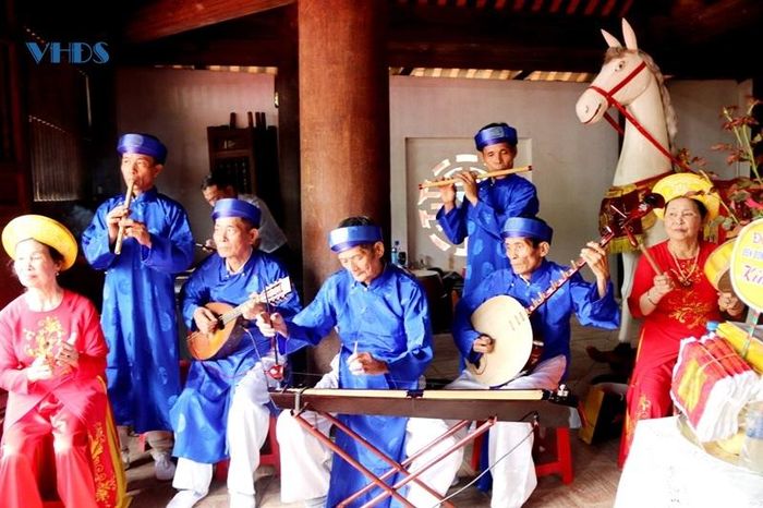 Đội Bát âm là những người con của làng Đan Nê.