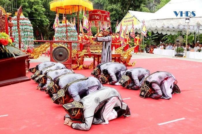 Lễ cáo yết tại Đền thờ Thần Đồng cổ diễn ra đúng nghi thức.