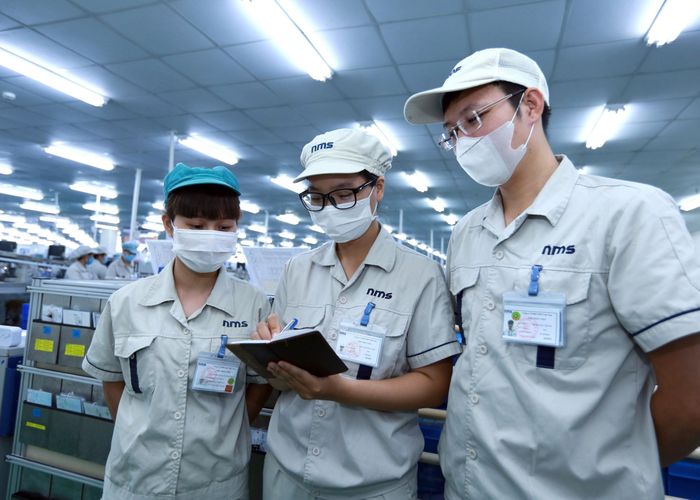 Nhiều người lao động ủng hộ việc giảm giờ làm việc nhưng lo ngại sẽ bị giảm thu nhập