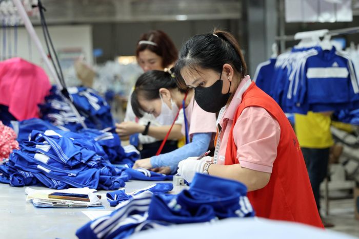  Trong tình hình hiện nay, giảm giờ làm việc cần phải cân nhắc nhiều yếu tố mới bảo đảm tính khả thi 