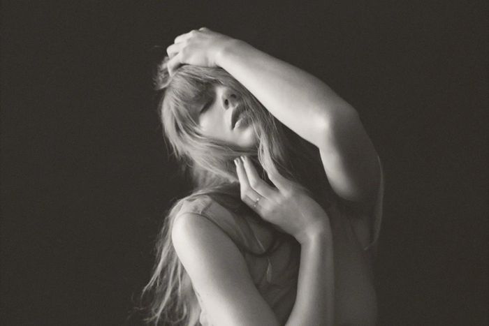  Taylor Swift sử dụng những producer quen thuộc đã đồng hành với cô từ Lover tới nay. 