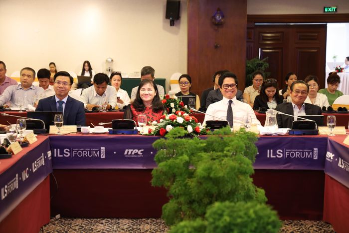  Diễn đàn diễn ra sôi nổi, kéo dài tới quá trưa 