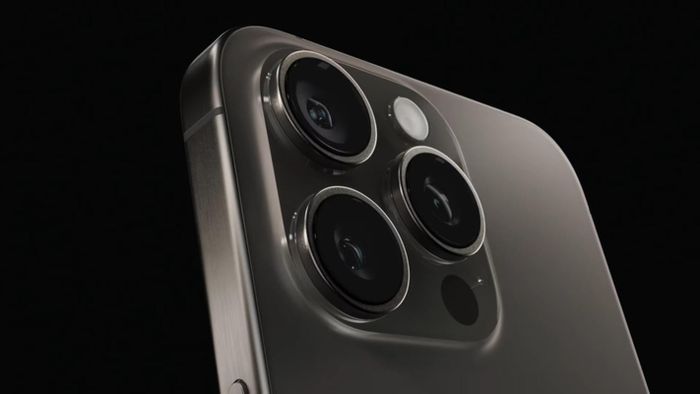 Tuy nhiên, một thông tin khiến các tín đồ công nghệ "đứng ngồi không yên" đó là iPhone 16 Plus sẽ có thể có thời lượng pin thấp hơn 9% phiên bản tiền nhiệm. Trong khi đó, các mẫu iPhone 16 khác dự kiến sẽ có dung lượng pin tăng 6% so với phiên bản tiền nhiệm.