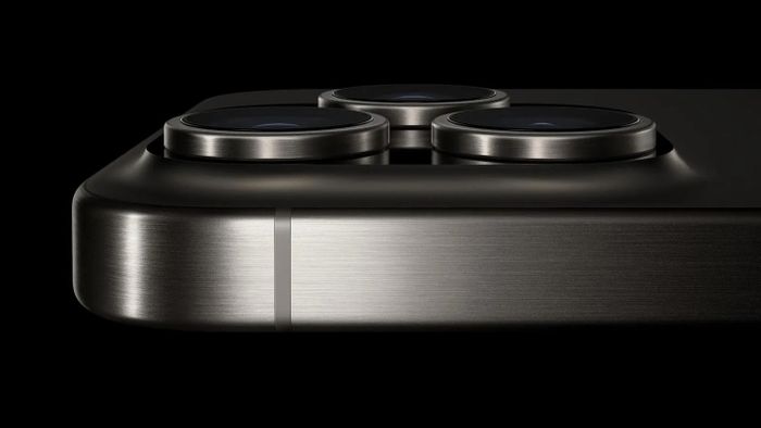Tin đồn từ nguồn ShrimpApplePro cho biết, Apple sẽ mang trở lại màu Space Black và màu Rose thay cho màu Blue Titanium.