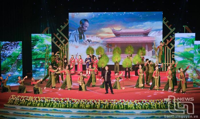 Một tiết mục chào mừng Chương trình.