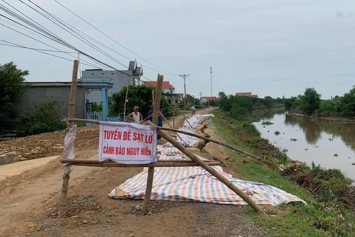 Tuyến đê ở TP Thanh Hóa bị sạt lở nghiêm trọng trong năm 2023