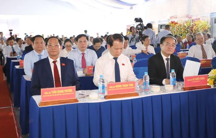 Các đại biểu tham dự buổi lễ công bố Nghị quyết thành lập TP. Bến Cát