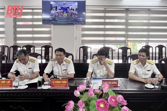 Các đại biểu thành viên hội đồng giám sát tại buổi lễ.