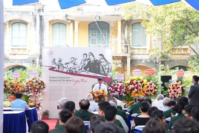 Những câu chuyện về con đường huyền thoại được kể trong không gian khu di tích Cách mạng Nhà và Hầm D67 sẽ đem đến cho du khách những thông tin, tư liệu giá trị về vai trò của Tổng hành dinh trong cuộc kháng chiến chống Mỹ cứu nước, ý nghĩa chiến lược của quyết định mở đường Trường Sơn từ Bộ Chính trị và Quân ủy T.Ư