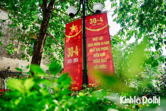 Hoạt động tuyên truyền, cổ động trực quan nhằm tạo không khí tưng bừng, phấn khởi trong các tầng lớp Nhân dân.