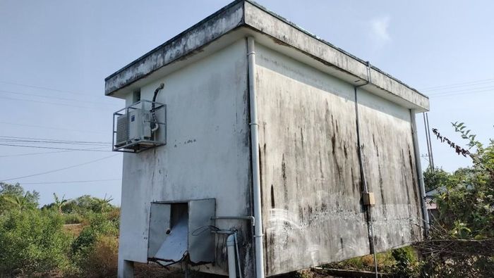Trạm quan trắc ở Gành Hào huyện Đông Hải Bạc Liêu bị bỏ hoang nhiều năm qua (Hoàng Nam)