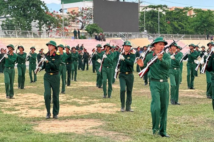 Màn múa súng của đội nghi lễ