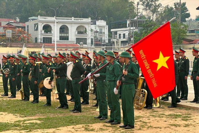 Đội quân nhạc hăng say luyện tập