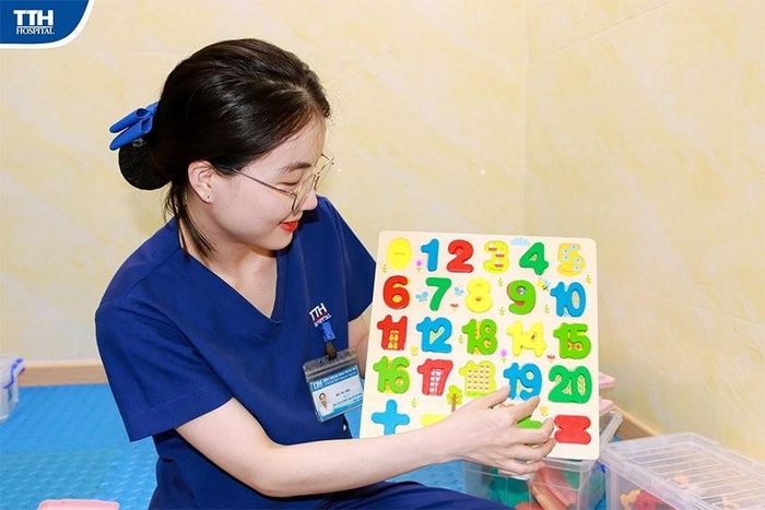  Các phương pháp trị liệu ngôn ngữ sẽ được các chuyên gia, bác sỹ ở phòng khám thực hiện thường xuyên, hằng ngày, kiên trì theo đúng kế hoạch. 