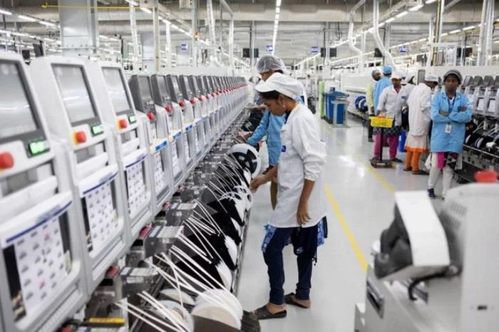 Nhà máy của Foxconn lắp ráp iPhone tại Ấn Độ. (Ảnh: Bloomberg)