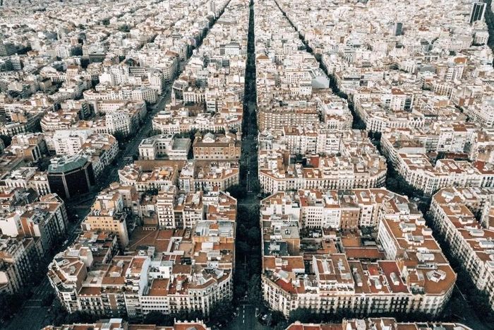 Du học Barcelona, Tây Ban Nha phù hợp cho những sinh viên có niềm đam mê với ngôn ngữ. Ảnh: Go Overseas
