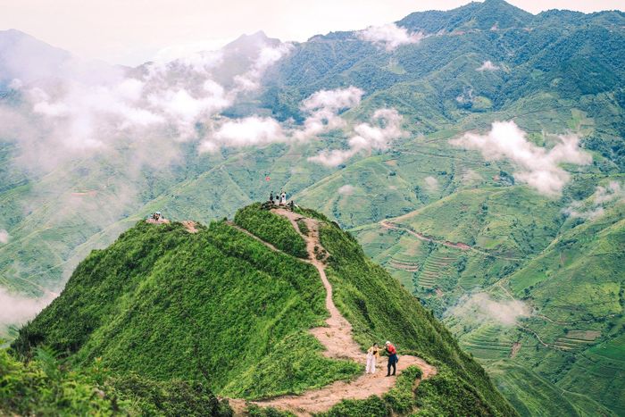  Loại hình du lịch khám phá thiên nhiên ngày càng được du khách quan tâm. Ảnh: Lê Huỳnh. 