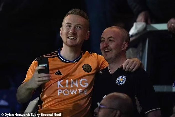 Một số cổ động viên Leicester đã theo dõi cuộc đụng độ tối hôm qua chứng kiến sự trở lại của họ được xác nhận