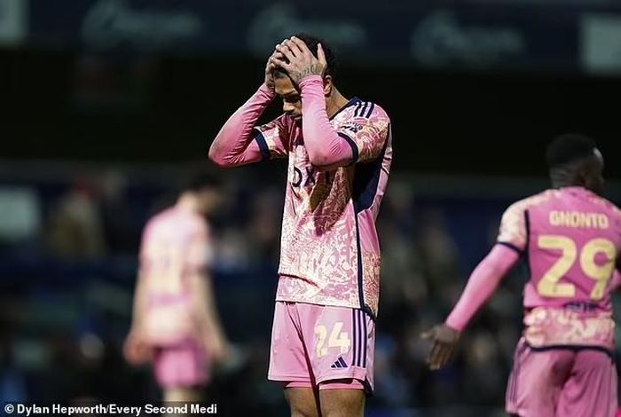 Thất bại của Leeds trước QPR đã giúp Bầy cáo trở lại vị trí dẫn đầu khi còn hai trận đấu. Ảnh: Dylan Hepworth