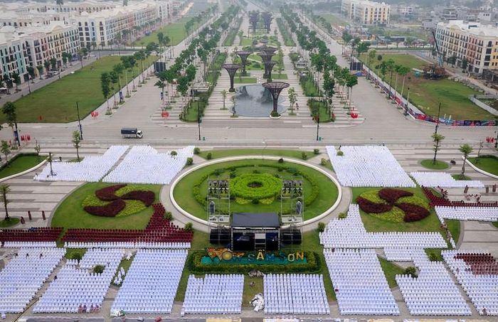Mọi công tác chuẩn bị cho đêm khai mạc Lễ hội du lịch biển Sầm Sơn 2024 và khánh thành Quảng trường biển, trục cảnh quan lễ hội TP Sầm Sơn đang được hoàn thiện để sẵn sàng chào đón khách du lịch.