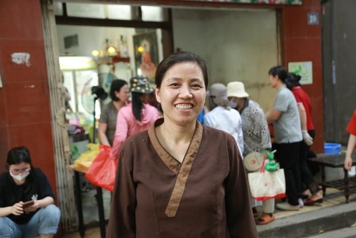 Chị Khổng Thị Hường, chủ Nhà ăn không đồng Bạch Mai
