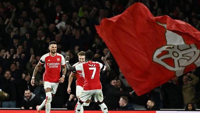 Các cầu thủ Arsenal ăn mừng bàn thắng trong trận đấu với Chelsea. Ảnh: Reuters