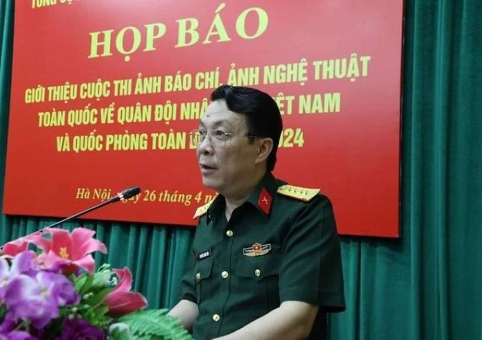 Đại tá Nguyễn Xuân Thủy phát biểu tại họp báo.