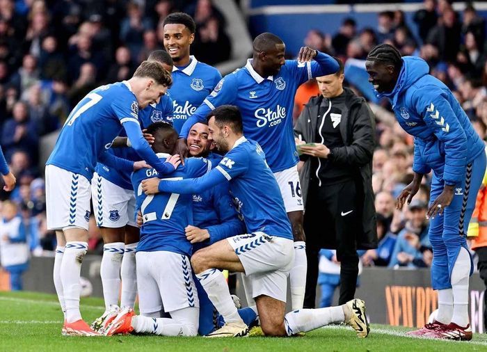  Everton có cú nước rút ngoạn mục để trụ hạng. 