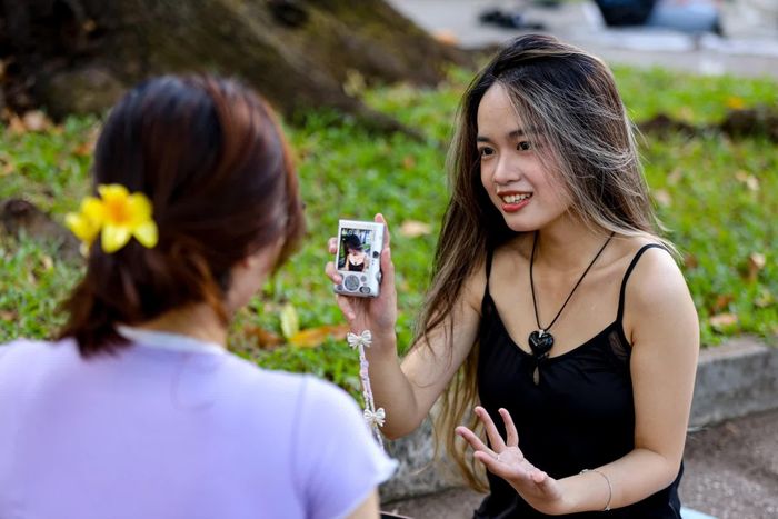  Thời tiết TP.HCM sáng sớm nay chiều lòng người bằng những tia nắng nhẹ xuyên qua tán lá, những cơn gió dìu dịu thoáng qua. 