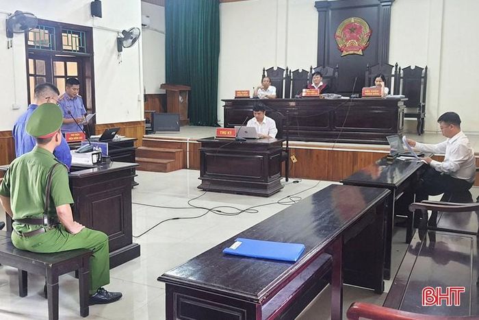  Hội đồng xét xử quyết định tuyên phạt bị cáo Nguyễn Chí Thanh mức án 16 năm tù giam về tội “Lạm dụng tín nhiệm chiếm đoạt tài sản”. 