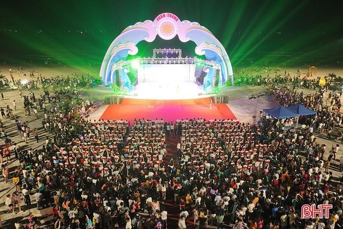  Huyện Nghi Xuân tổ chức khai trương du lịch biển năm 2024 tại KDL biển Xuân Thành vào tối 26/4. 