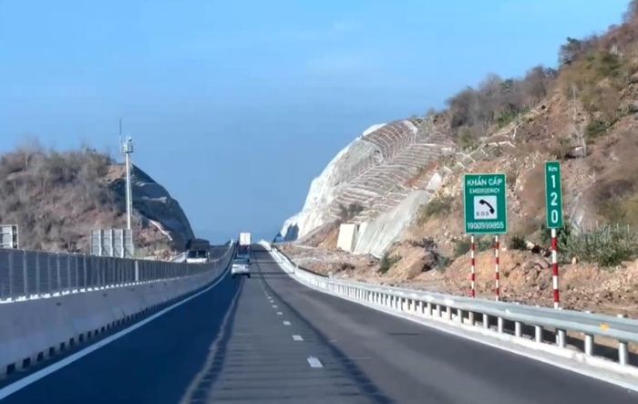 Cao tốc Cam Lâm - Vĩnh Hảo là 1 trong 11 dự án thành phần của tuyến đường bộ cao tốc Bắc Nam phía Đông giai đoạn I 2017 - 2020.