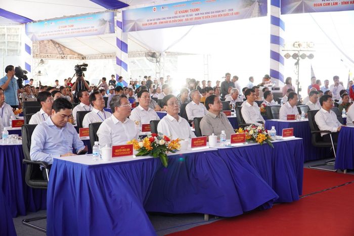 Các vị lãnh đạo dự lễ khánh thành Cao tốc Cam Lâm - Vĩnh Hảo