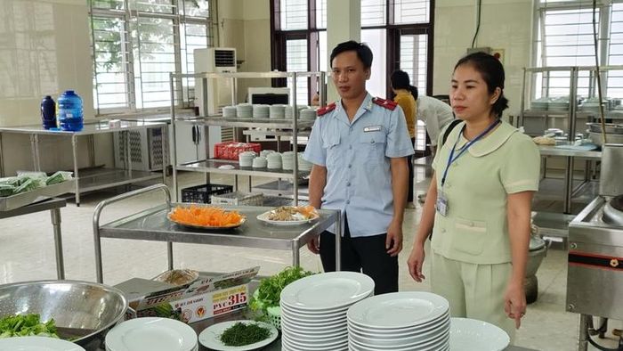  Đẩy mạnh kiểm tra an toàn thực phẩm dịp nghỉ Lễ 30/4 - 1/5. 