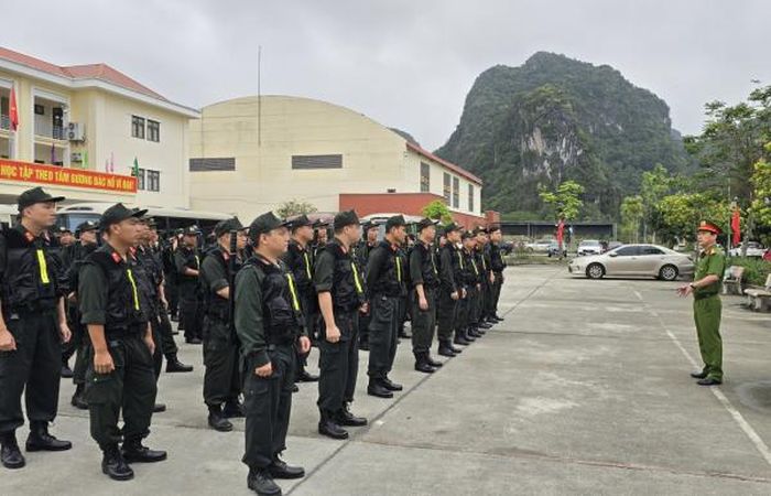 Trung đoàn CSCĐ Công an tỉnh Hạ Long trước giờ lên đường làm nhiệm vụ bảo đảm ANTT các sự kiện diễn ra tại TP Hạ Long dịp nghỉ lễ.