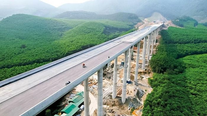 Cao tốc Diễn Châu - Bãi Vọt đã thông xe đúp dịp kỷ niệm 49 năm giải phóng miền Nam, thống nhất đất nước.