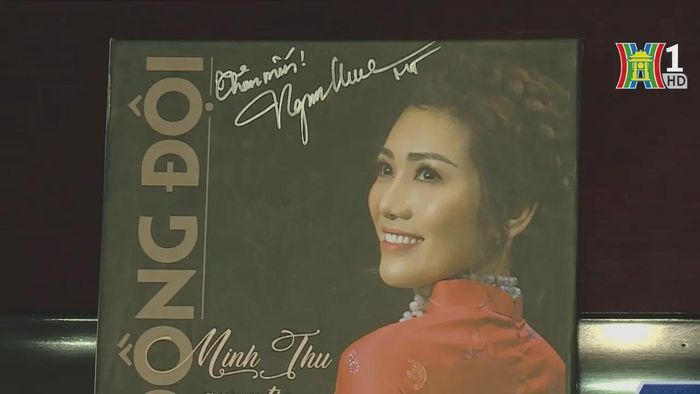 Album “ Đồng đội” của NSƯT Minh Thu đã được trẻ hóa bằng acoustic để nhạc đỏ gần gũi hơn với giới trẻ