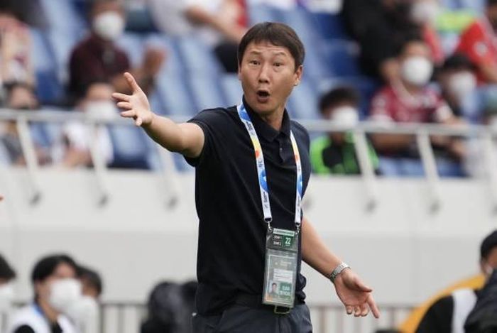 HLV Kim Sang Sik có triết lý phòng ngự khá giống HLV Park Hang Seo. Ảnh: Getty