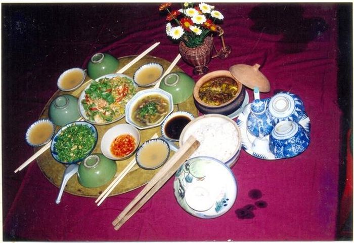 Một mâm cơm ở Hội An. Ảnh:TL