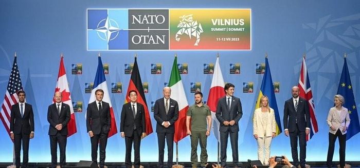 Tổng thống Ukraine Zelensky cùng lãnh đạo các nước NATO tại Hội nghị thượng đỉnh tổ chức tại Vilnius, Lithuania, tháng 7/2023. Kết thúc Hội nghị, Ukraina không nhận được lời mời gia nhập liên minh. (Nguồn: Anadolu Agency)