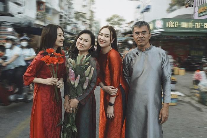 Gia đình Bảo Anh khi chụp ảnh Tết năm 2022. Ảnh: FBNV